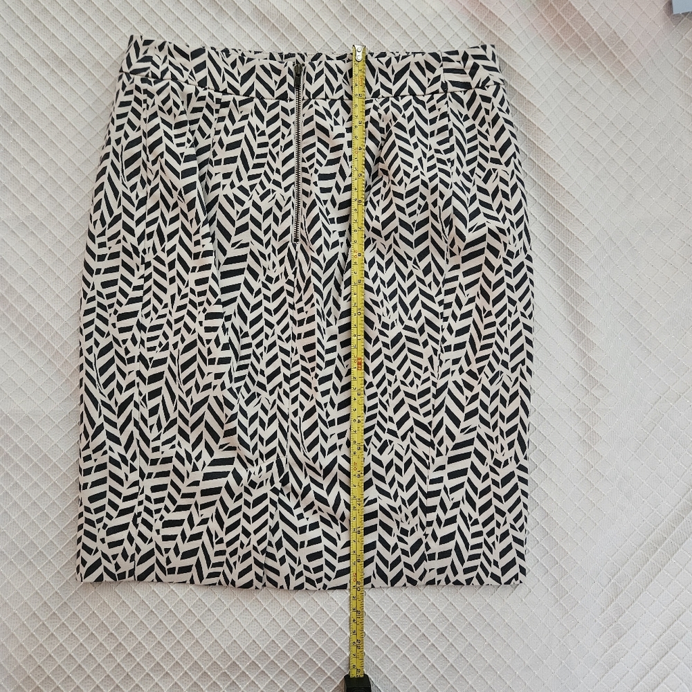 LOFT Petite Gray & White Pattern Pencil Skirt - Picture 3 of 7